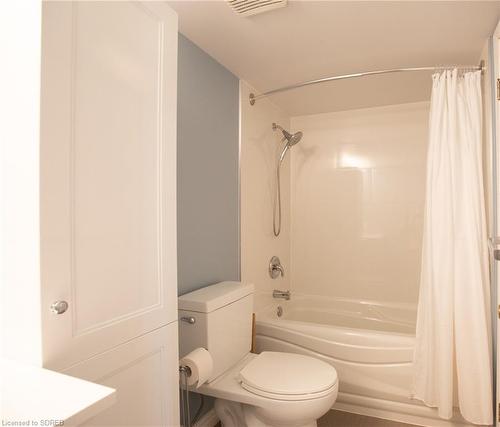 402-5 Mill Pond Court, Simcoe, ON - Indoor Photo Showing Bathroom