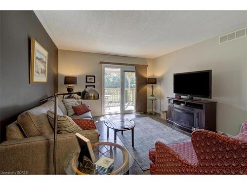 38 Pheasant Trail, Port Dover, ON - Indoor Photo Showing Living Room