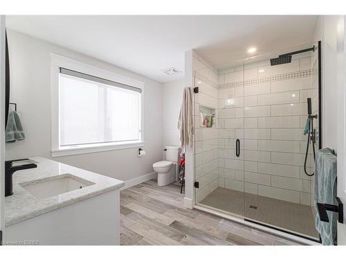 82 Sunview Drive, Norwich, ON - Indoor Photo Showing Bathroom