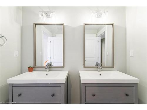 82 Sunview Drive, Norwich, ON - Indoor Photo Showing Bathroom