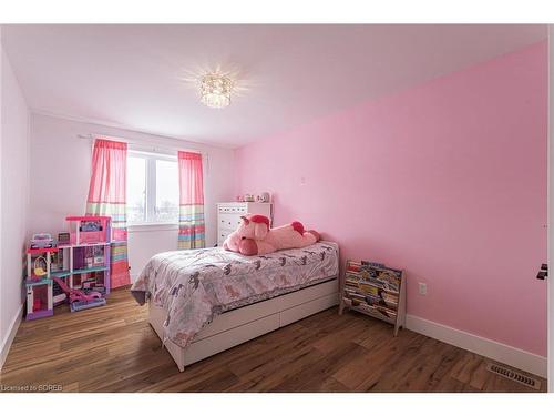 82 Sunview Drive, Norwich, ON - Indoor Photo Showing Bedroom