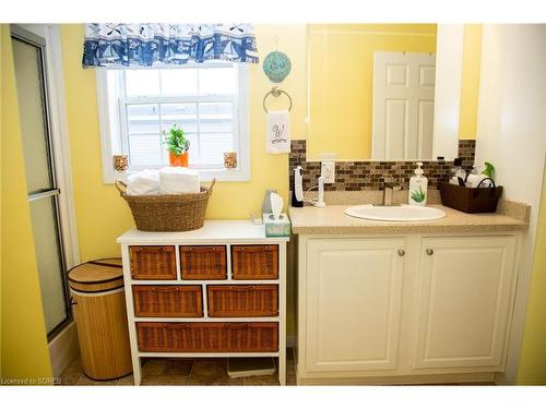 22 Cricklewood Crescent, Nanticoke, ON - Indoor Photo Showing Bathroom