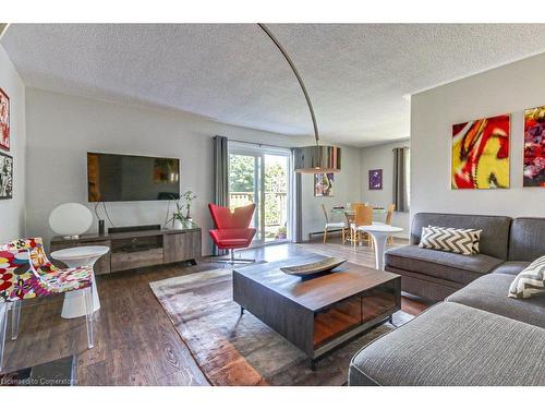 28 Montclair Crescent, Simcoe, ON - Indoor Photo Showing Living Room