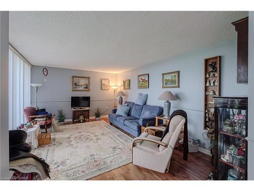 1203-6500 Montevideo Road, Mississauga, ON - Indoor Photo Showing Living Room