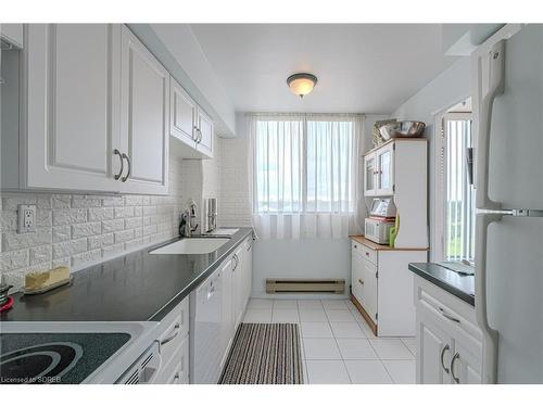 1203-6500 Montevideo Road, Mississauga, ON - Indoor Photo Showing Kitchen