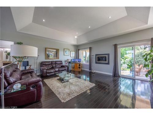 26 Jong Street, Waterford, ON - Indoor Photo Showing Living Room