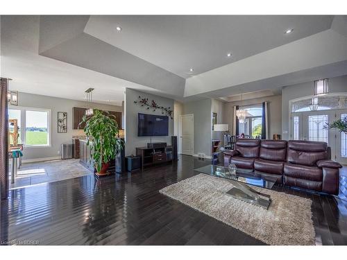 26 Jong Street, Waterford, ON - Indoor Photo Showing Living Room