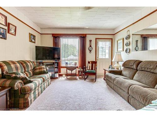 115 Mcdowell Road, Simcoe, ON - Indoor Photo Showing Living Room