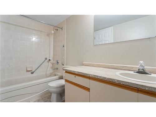 201-5 Mill Pond Court, Simcoe, ON - Indoor Photo Showing Bathroom