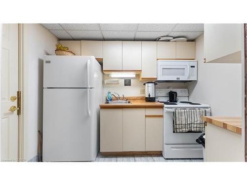 201-5 Mill Pond Court, Simcoe, ON - Indoor Photo Showing Kitchen