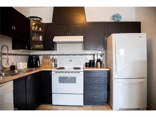 25-410 Queen Street S, Simcoe, ON - Indoor Photo Showing Kitchen With Double Sink