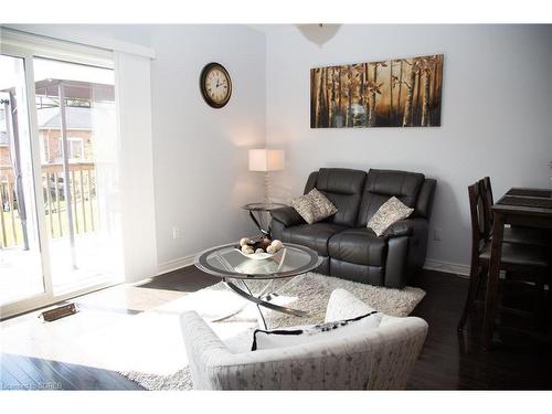 25-410 Queen Street S, Simcoe, ON - Indoor Photo Showing Living Room