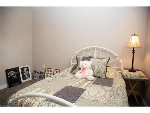 25-410 Queen Street S, Simcoe, ON - Indoor Photo Showing Bedroom