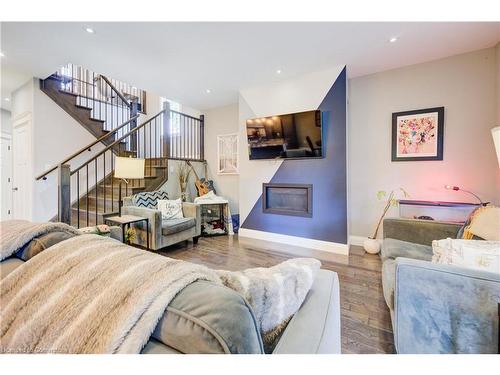 2016 Erie Street, Port Dover, ON - Indoor Photo Showing Living Room