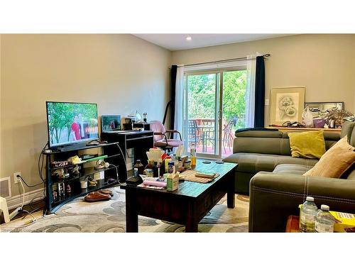 97 Windham Street, Simcoe, ON - Indoor Photo Showing Living Room