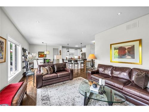 100 Magnolia Drive Drive, Port Dover, ON - Indoor Photo Showing Living Room