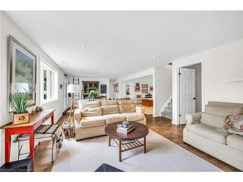 100 Magnolia Drive Drive, Port Dover, ON - Indoor Photo Showing Living Room