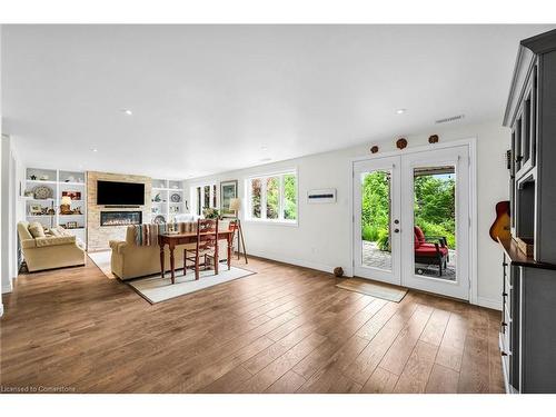 100 Magnolia Drive Drive, Port Dover, ON - Indoor Photo Showing Living Room