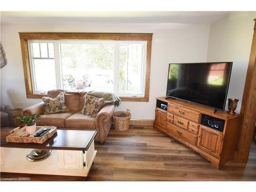 22 Charlton Crescent, Simcoe, ON - Indoor Photo Showing Living Room