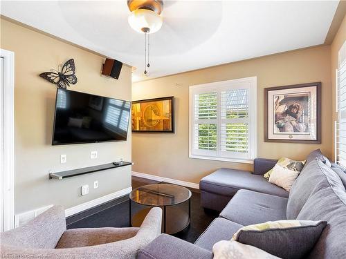 341 Cedar Drive, Turkey Point, ON - Indoor Photo Showing Living Room