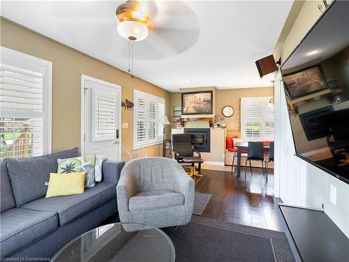 341 Cedar Drive, Turkey Point, ON - Indoor Photo Showing Living Room