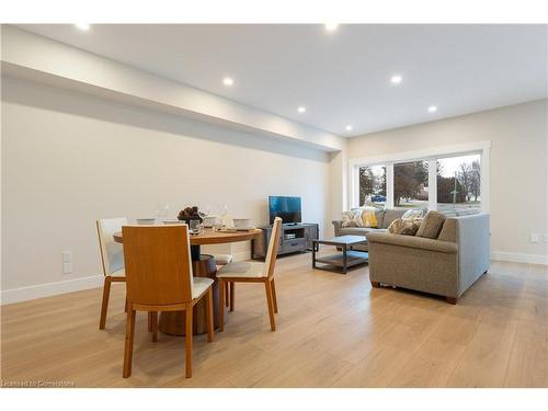 99 Amber Street, Waterford, ON - Indoor Photo Showing Living Room