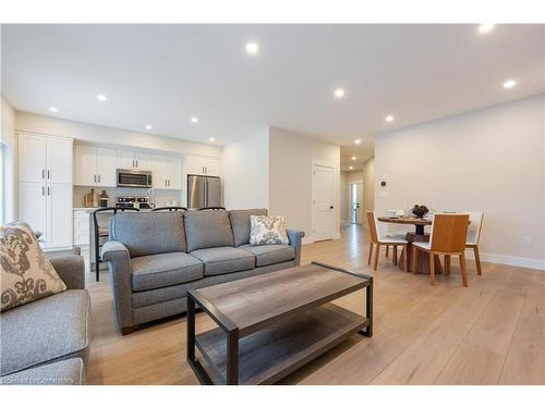 99 Amber Street, Waterford, ON - Indoor Photo Showing Living Room