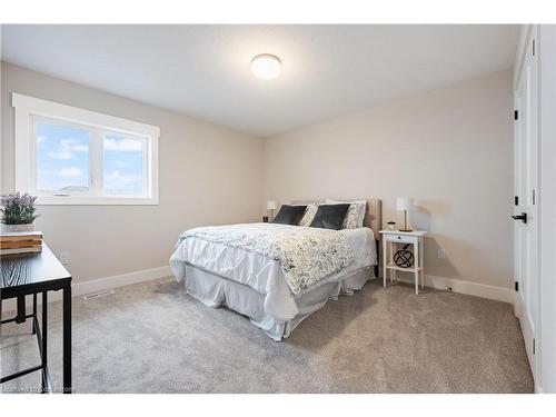 99 Amber Street, Waterford, ON - Indoor Photo Showing Bedroom