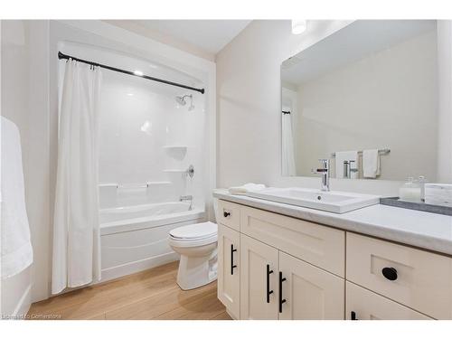 99 Amber Street, Waterford, ON - Indoor Photo Showing Bathroom