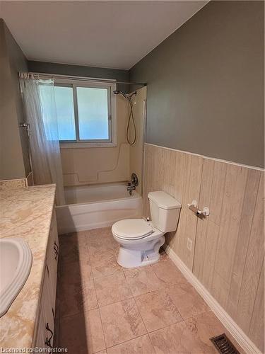 68 Hillcrest Road, Simcoe, ON - Indoor Photo Showing Bathroom