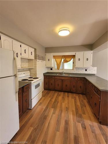 68 Hillcrest Road, Simcoe, ON - Indoor Photo Showing Kitchen With Double Sink