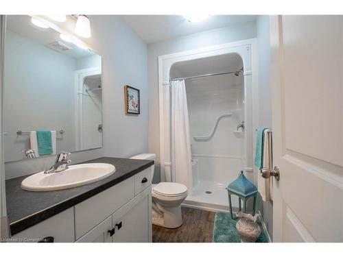 144 Glendale Drive, Tillsonburg, ON - Indoor Photo Showing Bathroom