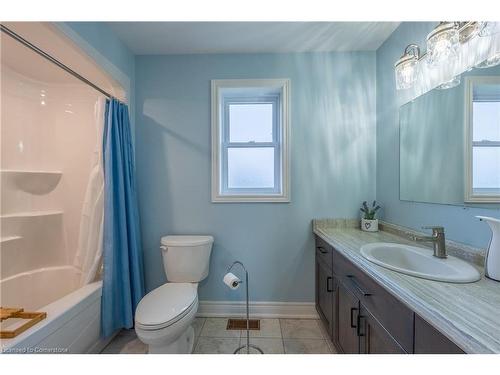 18 Mary Jane Lane, Jarvis, ON - Indoor Photo Showing Bathroom