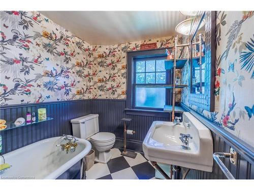 356 Norfolk Street S, Simcoe, ON - Indoor Photo Showing Bathroom