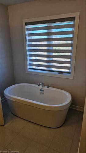 23 Tulip Crescent, Simcoe, ON - Indoor Photo Showing Bathroom