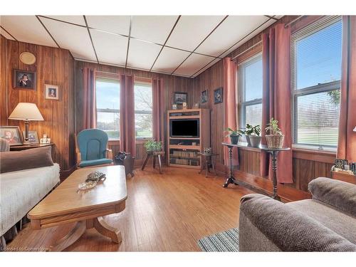 907 Forestry Farm Road, St. Williams, ON - Indoor Photo Showing Living Room