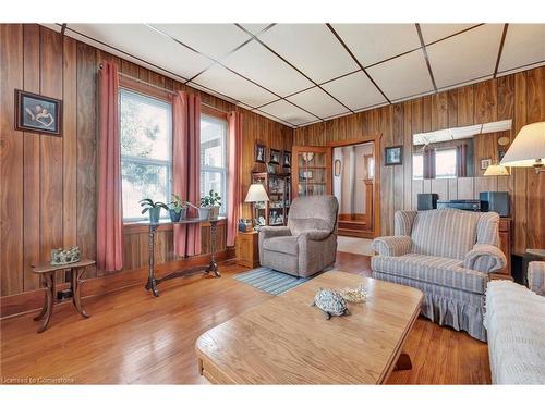 907 Forestry Farm Road, St. Williams, ON - Indoor Photo Showing Living Room