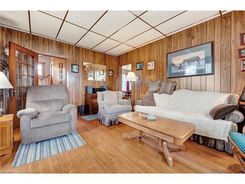 907 Forestry Farm Road, St. Williams, ON - Indoor Photo Showing Living Room