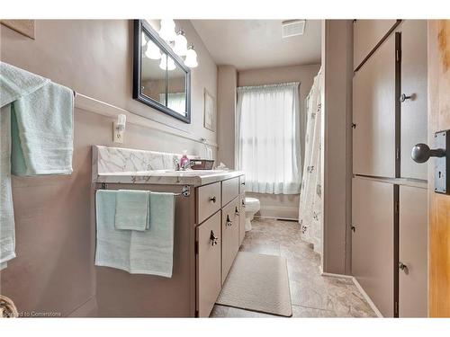 907 Forestry Farm Road, St. Williams, ON - Indoor Photo Showing Bathroom