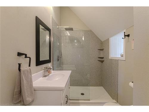 80 Kent Street S, Simcoe, ON - Indoor Photo Showing Bathroom