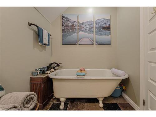 80 Kent Street S, Simcoe, ON - Indoor Photo Showing Bathroom