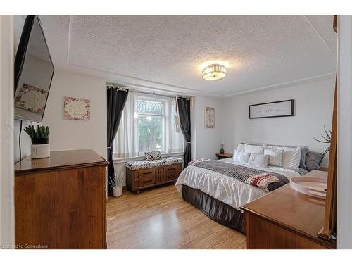 80 Kent Street S, Simcoe, ON - Indoor Photo Showing Bedroom