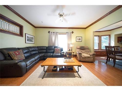 92 Main St N, Waterford, ON - Indoor Photo Showing Living Room