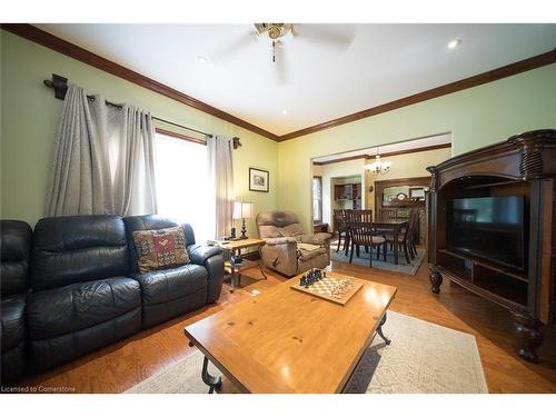 92 Main St N, Waterford, ON - Indoor Photo Showing Living Room