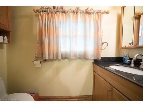 92 Main St N, Waterford, ON - Indoor Photo Showing Bathroom