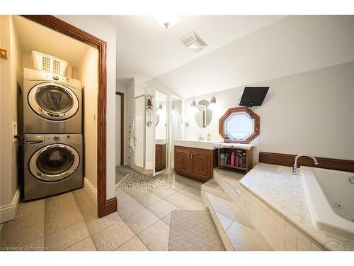 92 Main St N, Waterford, ON - Indoor Photo Showing Laundry Room