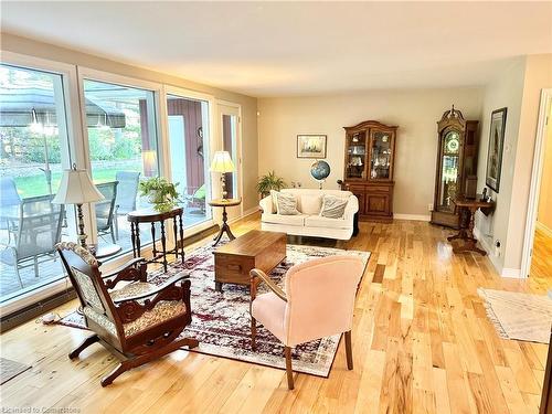 605 Gage Street, Delhi, ON - Indoor Photo Showing Living Room