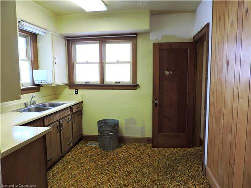 85 Colborne Street N, Simcoe, ON - Indoor Photo Showing Kitchen With Double Sink