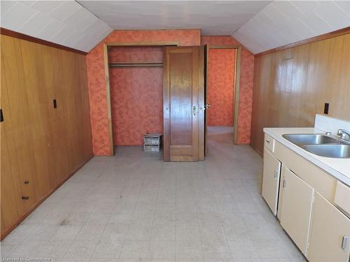 85 Colborne Street N, Simcoe, ON - Indoor Photo Showing Kitchen With Double Sink