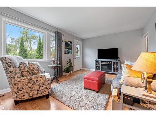 367 Angling Road, Waterford, ON - Indoor Photo Showing Living Room